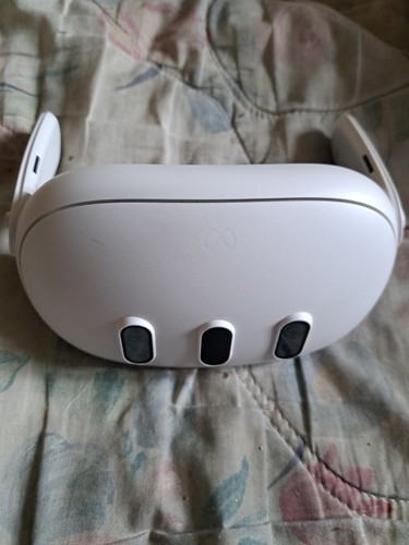 Meta quest headset - 3,