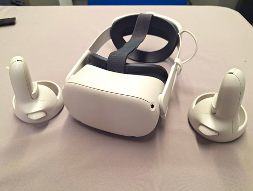Meta quest headset - 2,
