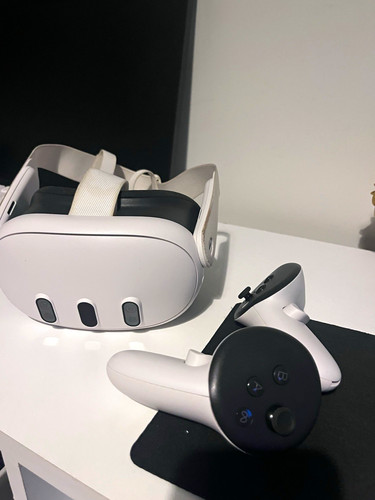 Meta quest headset - quest, vr